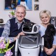 Ægteparret Keld og Hilda Heick bliver værter i en ny DR-serie, der sendes fra lørdag, hvor de skal teste en masse ny teknologi - som robotter, selvkørende biler, toiletter og smarte vaskemaskiner. - Foto: Uffe Weng/Free