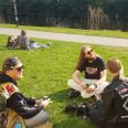 Der kan også nydes lidt hygge og solskin, selvom man er til hård musik inde på spillestederne til Royal Metal Festival. Arkivfoto: Royal Metal Fest