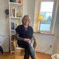Ellen Schmidt Rasmussen i sin hyggelige klinik på Torvet i Ugelbølle, hvor hun tilbyder hypnoterapi til børn og unge med angst- og selvværdsproblematikker. Foto: Lars Norman Thomsen