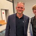 Jørgen Ivar Mikkelsen, der her ses sammen med tidligere byrådsmedlem Mette Foged, er årets taler ved grundlovsmødet i Molsværket. Arkivfoto