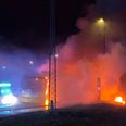 Bussen er totalt udbrændt. Foto: Presse-fotos.dk.