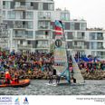 49er, 49erFX og Nacra 17 er discipliner, hvor Danmark traditionelt set står stærkt med mange vundne OL- og VM-medaljer. Dem kan Danmark vinde flere af til sommer i Tokyo, hvor danske både i netop disse klasser er en del af favoritfeltet. Først er der EM i Aarhus. Pressefoto