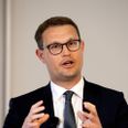 Indenrigs- og boligminister Christian Rabjerg Madsen (S) har signeret en check på 20 mio. kroner til Norddjurs, mens Syddjurs må kigge langt efter 25 mio. kroner. Arkivfoto