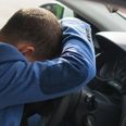 Beruset mand kørte videre efter at have sovet i sin bil.