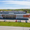 Den 10.697 kvm. store erhvervsejendom på Niels Bohrs Vej 34 i Stilling er solgt til udbudsprisen på 74 millioner kroner. Foto: EDC Erhverv Poul Erik Bech