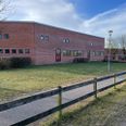 Eleverne og de ansatte på Bavnehøjskolen i Hadsten skal vænne sig til en lidt lavere temperatur i skolen. Arkivfoto