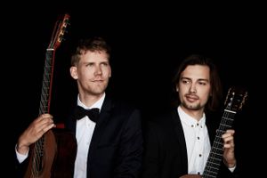 Aros Guitar Duo inviterer til en spændende aften med klassisk guitarmusik af danske komponister.