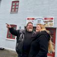 Gregers og Diana Munk har drevet Grillkiosken i Ørsted siden september sidste år. Den overtog de uden erfaring med at drive restauration, men allerede nu er de altså klar til at udvide forretningen til formentlig stor glæde for borgerne i Auning, som igen kan få et måltid mad i Møllebistroen. Her har parret i øvrigt lige konstateret, at de ikke behøver nye skilte ved indkørslen fra Århusvej, da der allerede hænger et stort skilt til det ikoniske spisested på Mølletorvet. Foto: Simon Carlson