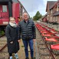 Hvis Djursland for Fuld Damp lukker, så får det afgørende betydning for Allingåbro, fortæller borgerforeningens formand Susanne Salling, der ikke føler sig hørt i politikernes beslutning. Leo Petersen deler synspunktet. Foto: Søren Brunsgaard Ladefoged.