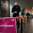 CV19. Covid-19, corona, coronavirus. Corona-genåbning. Bornholm åbner får som den første landsdel i Danmark lov at sende alle elever i skole og åbne butikker. Åbningen kræver mange tests. Elever på Bornholms Gymnasium og øens erhvervsuddannelser fik i dag lov til at møde op på Campus Bornholm. Men har man ikke en frisk coronatest, bliver man sendt hjem igen. Elever og lærere i kø til test.
