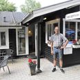 Egon Petersen har i 25 år drevet vandrehjemmet ved Skanderborg Sø. Og selve vandrehjemmet fylder 70 år i år.