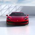 Ferrari 296 GTB har både en V6-turbomotor og elmotor. Den nye sportsvogn klarer 0-100 km/ t. på 2,9 sek. og kan køre 25 km på ren el. Foto: Ferrari