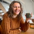 37-årige Camilla Rønde mener, at kvinder har noget særligt at tilbyde den politisk debat. Hun er brandrød på den ene side og glødende grøn på den anden, og de to ting, vil hun binde sammen i især én politisk mærkesag, når hun til november stiller op til kommunalvalget for Socialdemokratiet. Foto: Anne Frank Henriksen