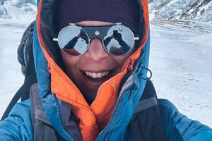 Østjyske Emma Østergaard fra Højbjerg er i Nepal for at blive den yngste danske kvinde til at bestige Mount Everest. I ugens klumme giver hun en opdatering på turen. 