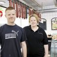 Casper og Louise Bertelsen lukker Familieslagteren efter et år i Hammel. Foto Kian Johansen