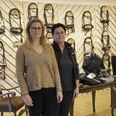 Kathrine og Joan lang har fundet sig rigtig godt til rette med at være selvstændige med Lang & Lang Rideudstyr. Det passer perfekt ind i Kathrine Langs hverdag som konkurrencerytter. Foto: Stine Østergaard