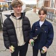 15-årige Julie Thomsen og Simon Østergaard fra Odder købte ulovligt masser af alkohol i Skanderborg. Foto: Sonne
