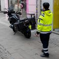 Efter flere år uden kommunale p-vagter kan parkeringskontrollen gøre comeback i Skanderborg. Borgmester Frands Fischer forestiller sig noget i retning af en »flink p-vagt«. Arkivfoto: Finn Frandsen