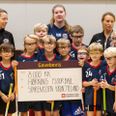 Hørning Floorball Klub har modtaget 8000 kroner fra Sparekassen Kronjyllands gavefond. Pengene er blevet brugt på en tablet og en styrepult. Pressefoto.