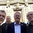 Fra venstre Claus Leick, John Haarup, Jørgen Gaarde og Claus Bloch foran Christiansborg, hvor de i torsdags talte trinbrættet i Stillings sag. Privatselfie