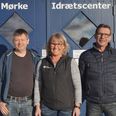 Klar til 30 års jubilæum: fra venstre næstformand i Mørke Idrætscenter Ole Hansen, centerleder Lene Munk Gravesen, og formand for Mørke Idrætscenter, Frode Kusk. Privatfoto