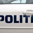 En hvid bil, muligvis en Mazda eller Nissan Qashqai, kastede vandballoner mod biler i Østjylland onsdag 28. august. Politiet ledte stadig efter gerningsmændene. Arkivfoto