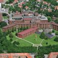 Stor sengebygning på det gamle amtssygehus er nu sat til salg.