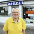 Jørgen Andersen i sin frisørsalon på Nordre Strandvej 84 i Risskov. Han købte villaen tilbage i 1957 og indrettede frisørsalon og bolig for sin familie.