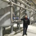 De mega-store filtre, hvor råvandet efter at være blæst igennem, filtreres i flere omgange og renses så det kan sendes ud til de omkring 4000 husstande, der er koblet på Vandsam. Fotos: John Pedersen.