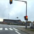 »Der bliver byzone fra alle sider i krydset Skanderborgvej/Postvej/Damsbrovej ved Korsholm Skole. Det er en enkel og logisk løsning,« skriver borgmester Lars Storgaard (K) i et opslag på Facebook. Foto: CSJ