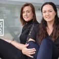 Michelle Andersen (til venstre) og Betina Hansen har netop åbnet Skønhedspletten lige midt i Beder.