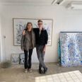 Aarhus-kunstneren Mormor, hvis rigtige navn er Kristian Djurhuus med chief revenue officer hos Aarhus United, Astrid Wierzba.