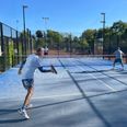 Hammel Tennis & Padel Klub er begyndt at anlægge en ny padelbane, der købes brugt i Sverige. Foto: jr
