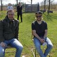 Kasper Fisker (th), der her ses til en kamp på Nørager Stadion i foråret i selskab med Hobros sportschef Jens Hammer Sørensen, kommer tidligst tilbage i folden i Nørager BK i efteråret 2021. Foto: Lars Norman Thomsen