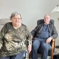Anne Maria Voetmann og Kristian Jepsen får hjælp til tøjvask af hjemmeplejen. Et nyt betalingsystem i vaskekælderen har givet anledning til, at de nu kan være en større del af det - en intention, der er en del af den nye ældrelov. Foto: Cecilie Bisgaard
