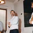 Økonomidirektør Eddie Dydensborg, borgmester Jacob Bundsgaard (S) og stadsdirektør Martin Østergaard Christenen skal smøge ærmerne op, når de sammen med byrådets partier i den kommende tid skal forsøge at få pengene til at passe i Aarhus Kommune. Foto: Emilie Toldam Futtrup