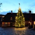 Tag til Jul i Den Gamle By og oplev hvordan det levende museums aktører spreder julemagi med hjemmebag, julesalmer og autentiske fortællinger fra gammel tid. Pressebillede