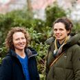 Ungementorerne Helle Bak Christensen og Mette Ryssel Bystrup står bag projektet Matching Brains. Ungementorerne har base på Hammel Neurocenter, men er en udkørende funktion betalt af Favrskov, Norddjurs, Syddjurs, Skanderborg, Horsens, Silkeborg, Viborg og Hedensted. Pressefoto: Agata Lenczewska-Madsen