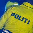 Politiet er massivt til stede i Knebel på Djursland. Foto: Rigspolitiet
