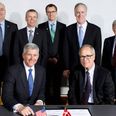 Personerne på fotoet er bagerst fra venstre: Fra Terma Aerostructures Bob Fiorentini (VP Operations), Ole Graversen (Senior Vice President), Ken Cordes (VP Business Relations) og fra Lockheed Martin Tom Burbage og Jim Latham. Forrest: Steve O'Bryan fra Lockheed Martin og Jens Maaløe fra Terma A/S