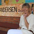 Skoleleder Bjørg Kristin Vestøl, Midtdjurs Friskole, må sammen med det øvrige personale, forældre og elever være tålmodige. skolebestyrelsen kæmper fortsat på at skaffe midlerne til at købe skolebygningerne for.