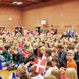 Hvis fotografen har regnet rigtig, så er flere af disse elever afgangselever i år. Billedet er fra da Henning Rasmussen stoppede som skoleleder i 2015. Arkivfoto: Kian Johansen