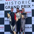 De tre musketerer fra Ryomgård, fra v.: Martin Henckel Mortensen, Casper Pilgaard og Magnus Pedersen, lod ingen i tvivl om ved Copenhagen Historic Grand Prix (CHGP), at man i Ryomgård kan køre race, når det gælder. Foto: Jørgen Pilgaard