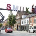 Der er både genkendeligt og nyt i udsmykningen over gaden. Foto: Bollerup