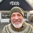 Det er ikke helt uvant for 58-årige Henrik Moeslund at skifte livsbane, men omstændighederne der i denne omgang tvang ham til at revurdere sit liv, havde han naturligvis helst været foruden. Henrik Moeslund er i færd med at undersøge, om han kan få erstatning, efter fejloperationen der endte med, at han og hans kone Louisa måtte lukke Café Moeslund i Ebeltoft. Foto: Simon Carlson