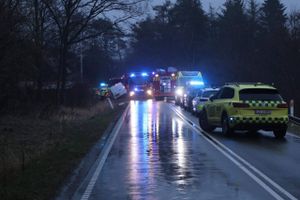 Ulykke mellem Fannerup og Ginnerup i Norddjurs Kommune spærrer strækning i flere timer, lyder det fra politiet.
