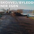 Søskovvej/Byleddet er blevet ryddet, men er fortsat spærret for bilister.