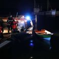 Beredskab & Sikkerhed måtte i nat sejle ud på vandet ved Ebeltoft for at redde en dreng i land.