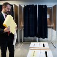 Borgmester i Aarhus, Jacob Bundsgaard (S), stemte tirsdag til Kommunal- og regionsvalget i Vejlby Risskov Hallen.