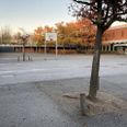 Skolegård i Tranbjerg, der er et af de områder, der er plaget af affyring af fyrværkeri i forladte skolegårde.